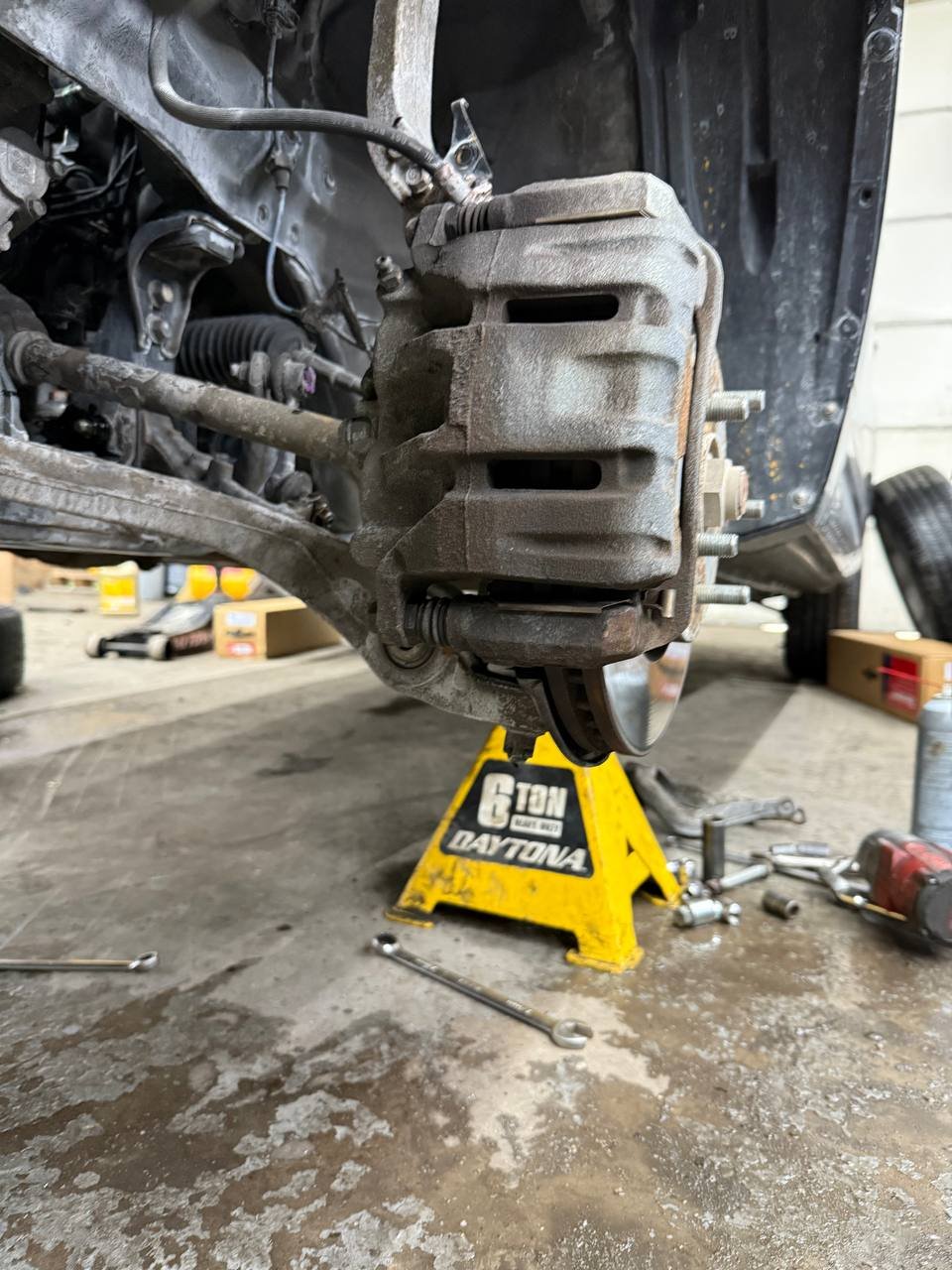 Semi-truck air dryer and air system service in Tacoma, WA