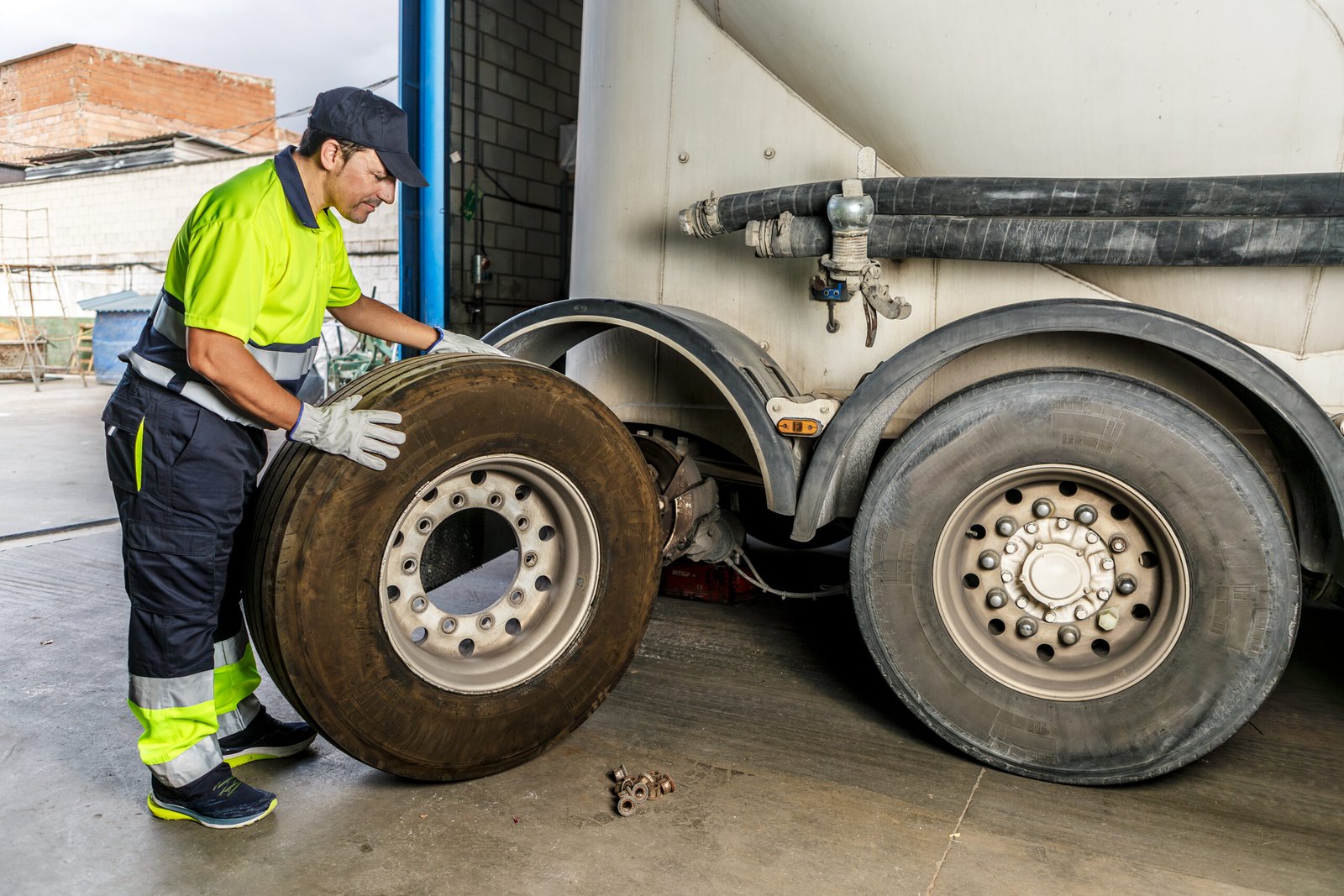 Commercial truck alignment and tire service in Tacoma, WA