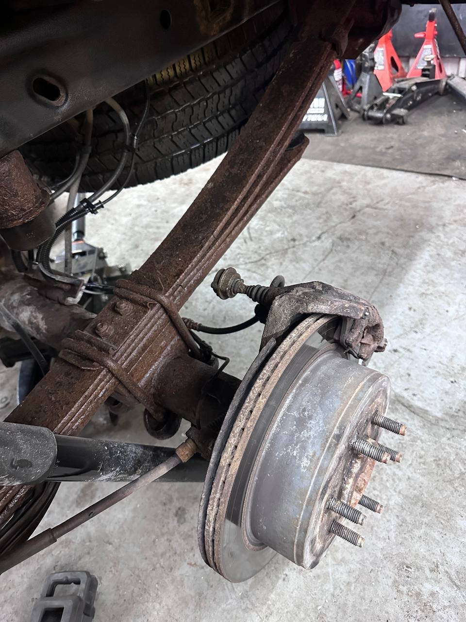 Semi truck wheel bearing and hub service in Tacoma, WA
